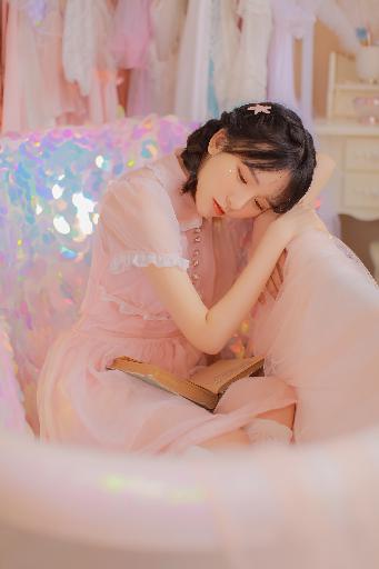 老婆出差闺蜜来家住几天